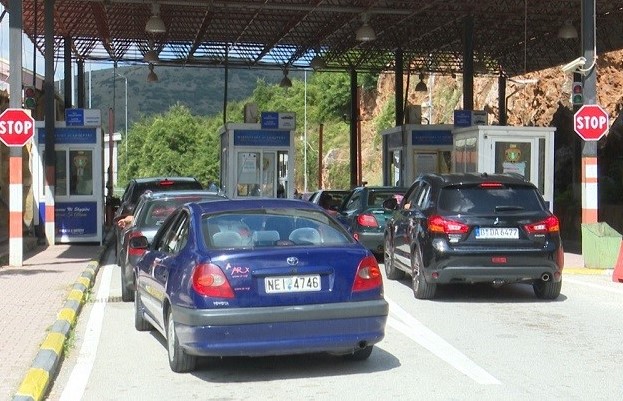 Hapet Kakavija: Perfundon greva e pales greke, rradhe e gjate makinash